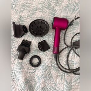 Dyson hair dryer set.